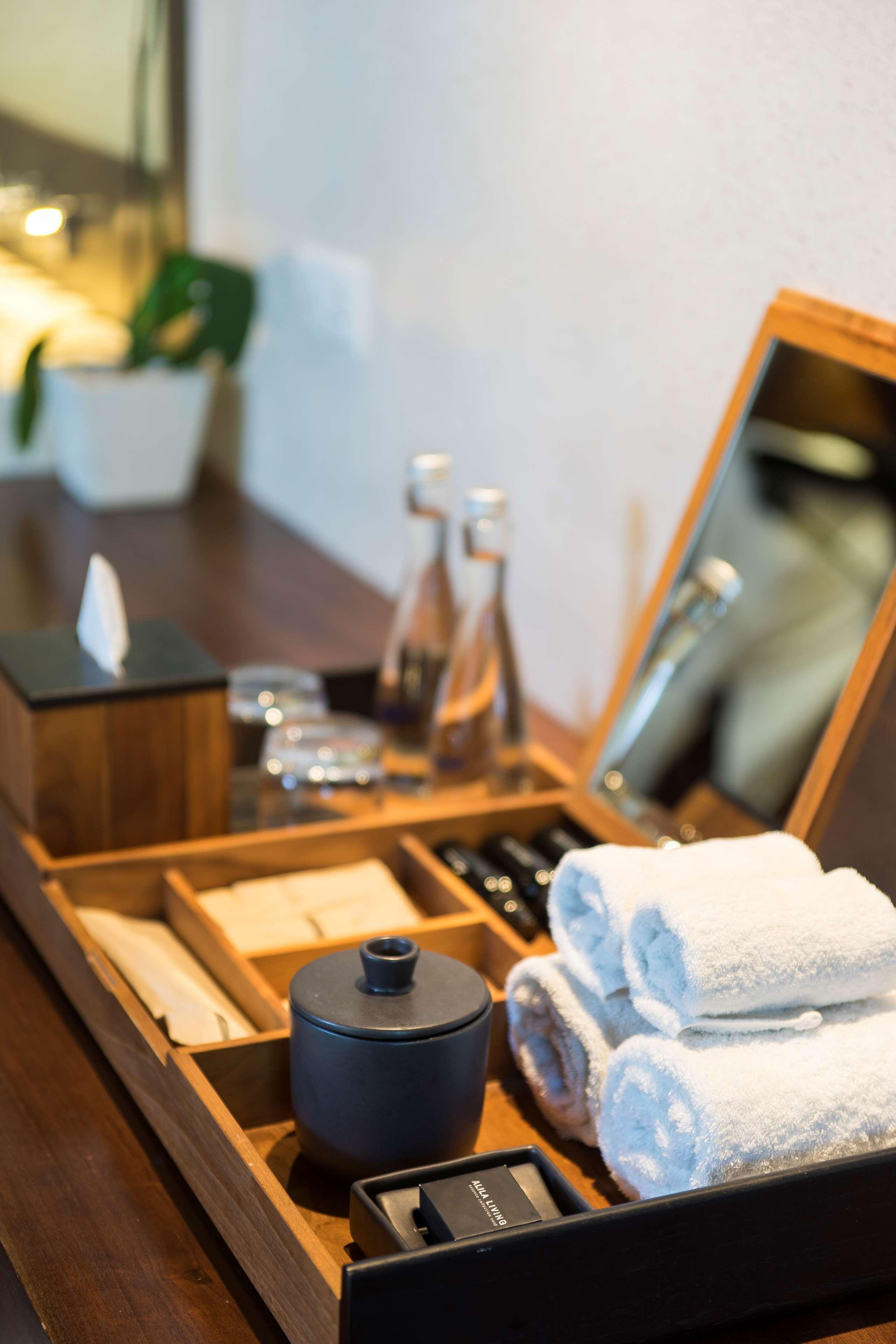 Hotel Alila Seminyak Esterno foto A vanity tray in a hotel room