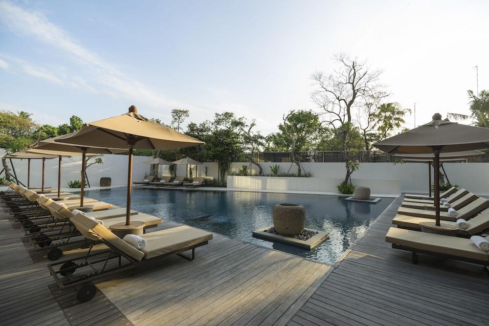 Hotel Alila Seminyak Esterno foto The pool at the hotel