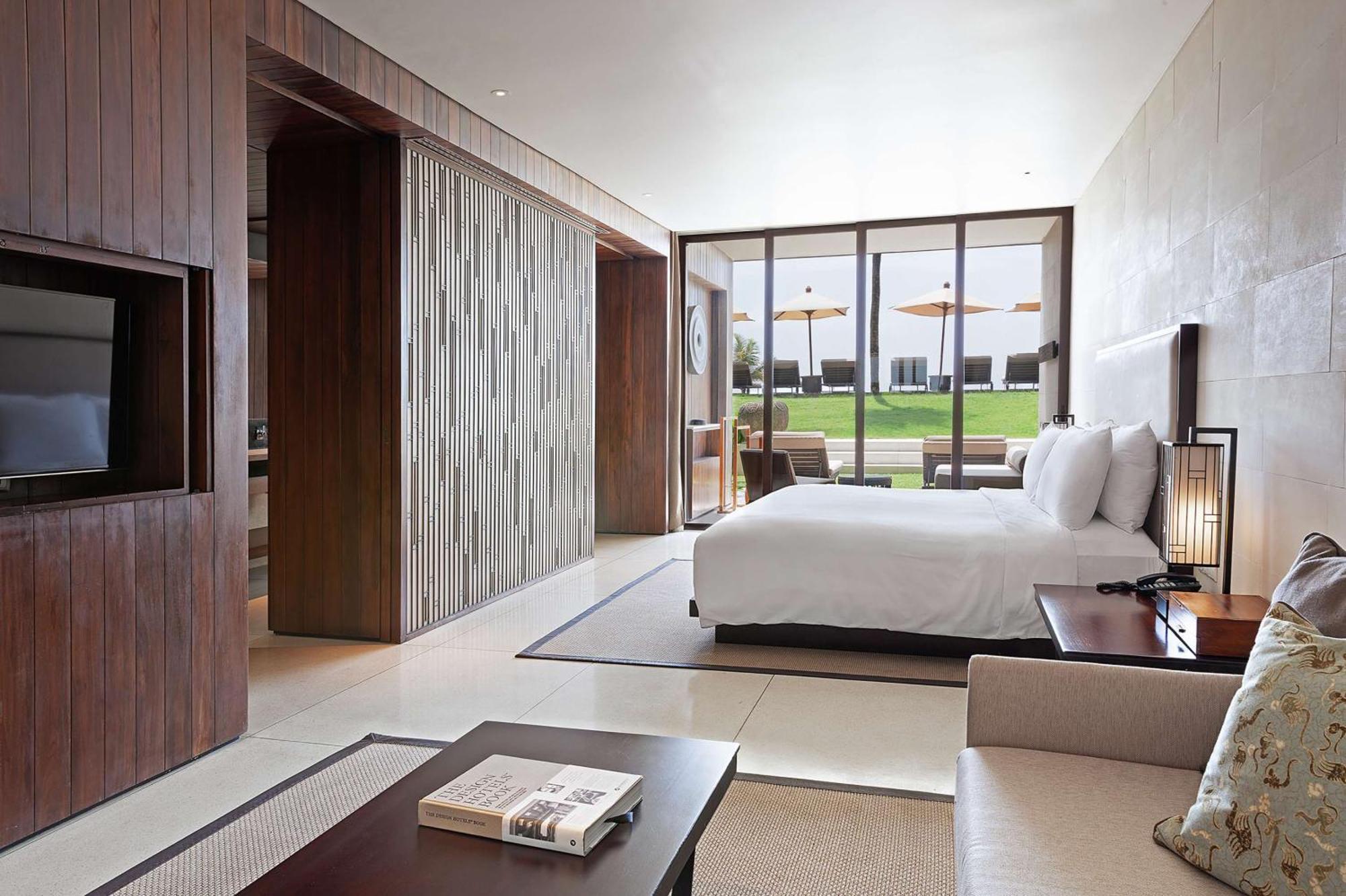 Hotel Alila Seminyak Esterno foto A bedroom at The Edition