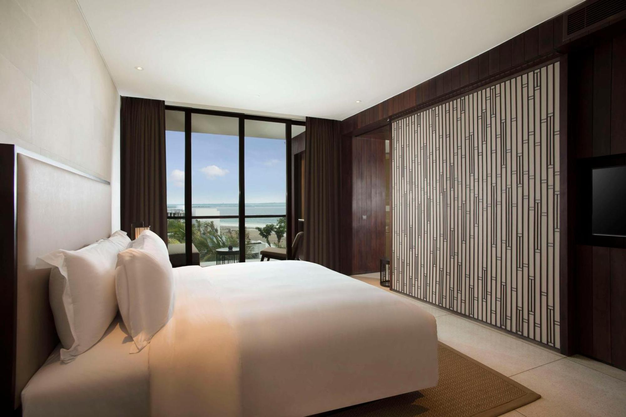 Hotel Alila Seminyak Esterno foto A bedroom at the hotel