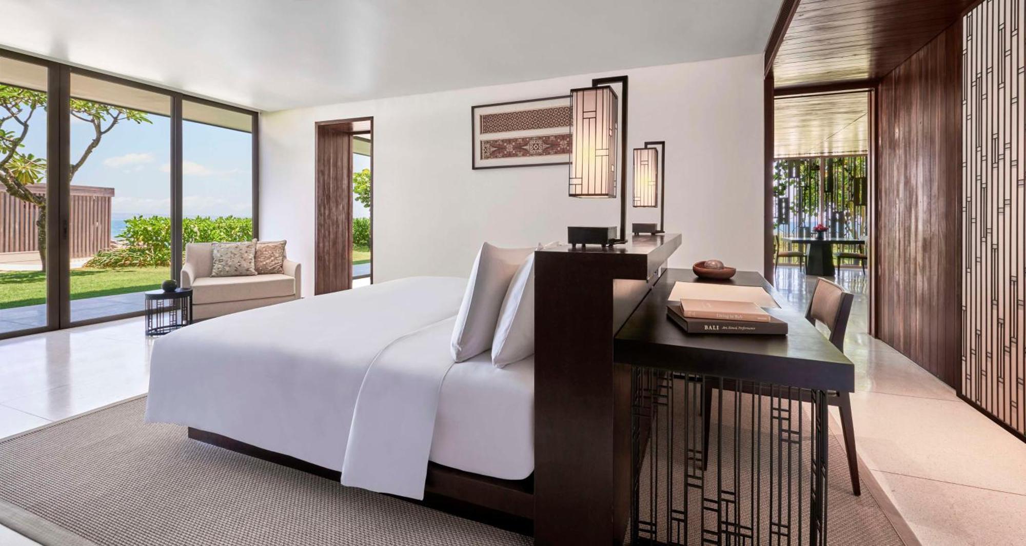 Hotel Alila Seminyak Esterno foto A bedroom at the hotel