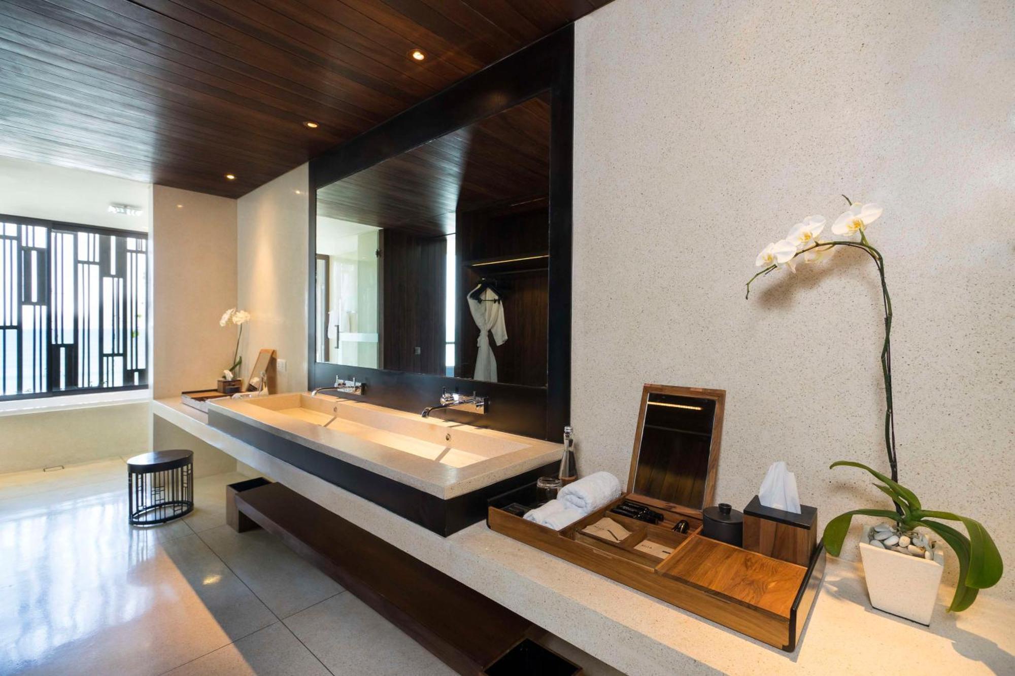 Hotel Alila Seminyak Esterno foto Bathroom