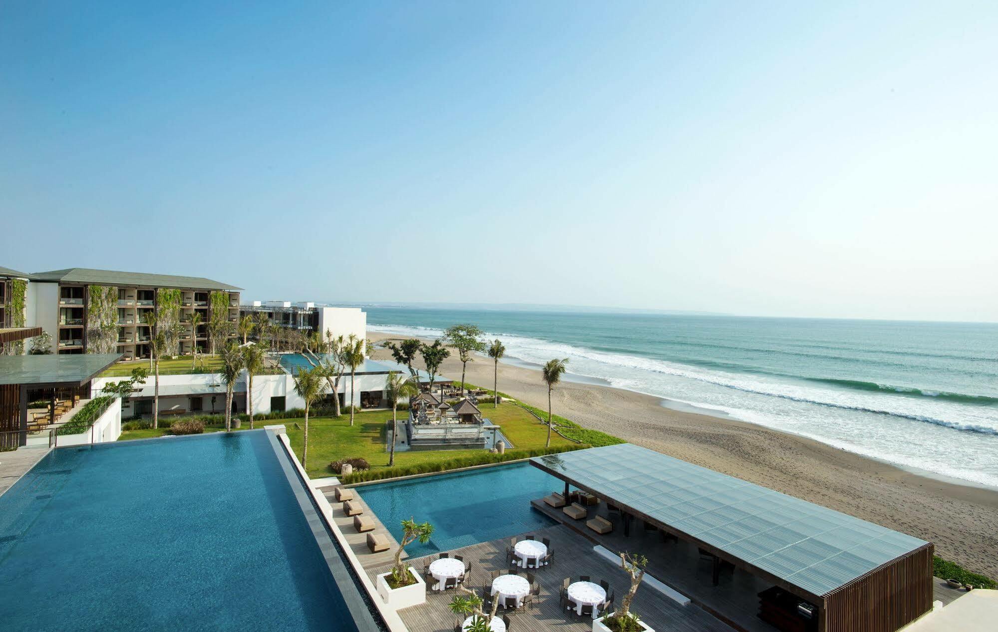 Hotel Alila Seminyak Esterno foto The beach at the hotel